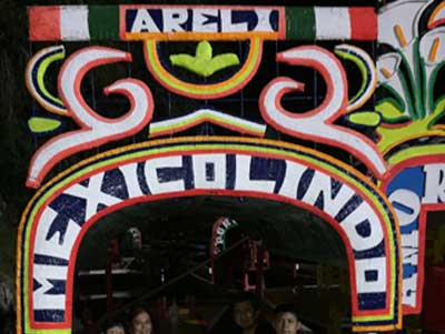 Tour fiestero en trajineras Xochimilco